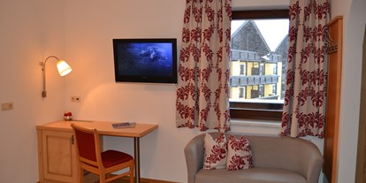 Pensionen - Wanderweg - Aich (Aich) - Doppelzimmer mit Dusche/WC, Sat-TV und W-LAN - Frühstückspension Gästehaus Elisabeth