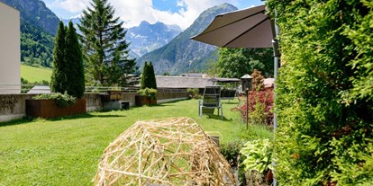 Pensionen - Umgebungsschwerpunkt: Berg - Alpenregion Bludenz - Garten - Appartements Lenzikopf