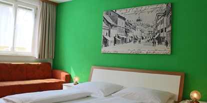 Pensionen - Umgebungsschwerpunkt: Stadt - Vorarlberg - Zimmer mit Etagendusche, WC - Pension Sonne