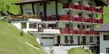 Pensionen - Frühstück: Frühstücksbuffet - St. Anton am Arlberg - Im Sommer - Pension Hasenfluh