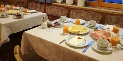 Pensionen - Restaurant - Tschagguns - Frühstückstisch - Gästehaus Manuela Puchmayr