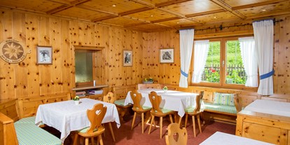 Pensionen - WLAN - Schwarzenberg (Schwarzenberg) - Das ist unsere Zirbelstube sowie Frühstücks- und Aufenthaltsraum - Gästehaus Tannegg