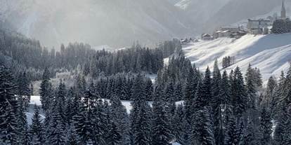Pensionen - WLAN - St. Anton am Arlberg - Hausansicht im Winter - Gästehaus Tannegg