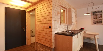 Pensionen - Wanderweg - Oberstaufen - Bad und Küche mit Hüttenambiente - Landhaus Bromm