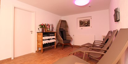 Pensionen - Sauna - Warth (Warth) - Ruhebereich mit Cocoon Lounge Physiotherm Infrarotstuhl und BIO Teebar  - Landhaus Bromm