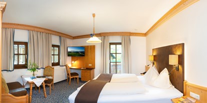 Pensionen - Umgebungsschwerpunkt: Berg - Sankt Johann im Pongau - Unsere neu renovierten Komfortzimmer mit herrlichem blick in die Huettenwirts-Wiese - Naturhotel Huettenwirt