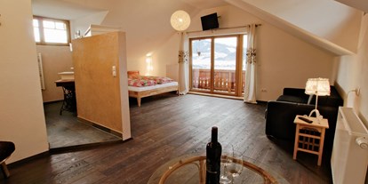 Pensionen - Umgebungsschwerpunkt: Berg - Roßleithen - Romantikzimmer mit Balkon und Blick zum Grimming - Ortnerhof Ennstal