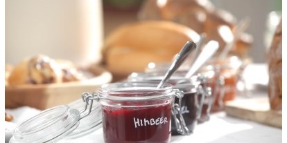Pensionen - Birkfeld - Viel Hausgemachtes gibt es zum Frühstück, wie hier die verschiedenen Marmeladensorten. - Kleinhofers Himbeernest