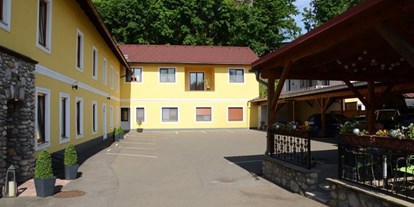Pensionen - Umgebungsschwerpunkt: Fluss - Knittelfeld - Innenhof - Frühstückspension Sandhof