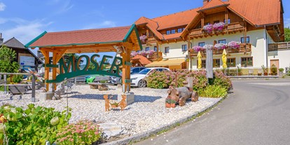 Pensionen - Umgebungsschwerpunkt: Berg - Steiermark - Begrüßungstafel vor dem Haus - Alpengasthof Moser