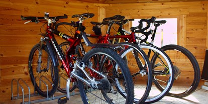 Pensionen - Umgebungsschwerpunkt: Therme - Riegersburg (Riegersburg) - Ihre Fahrräder können Sie jederzeit gerne kostenfrei in unserer Fahrradhütte unterstellen. - Pension Lammerhof