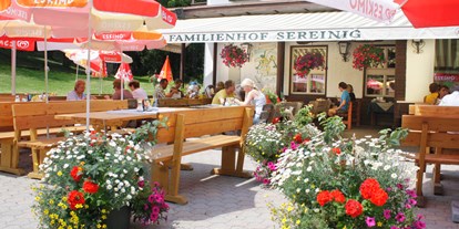 Pensionen - weitere Verpflegungsmöglichkeiten: Nachmittagskaffee - Moosburg (Moosburg) - Gastgarten - Familienhof Sereinig