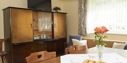 Pensionen - Kühlschrank - Flattach - Wohnzimmer, mit Schlafsofa (Zusatzbett) - Ferienhaus Jantscher