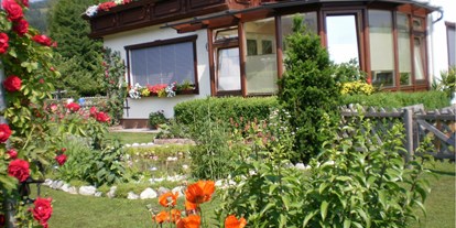 Pensionen - Balkon - Jenig - Gartenanlage mit kleinem Biotop - Pension Leyrer