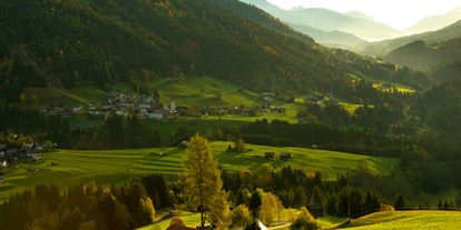 Pensionen - Umgebungsschwerpunkt: Berg - Stall - Herbststimmung im Lesachtal - Berggasthof-Pension Lahnerhof