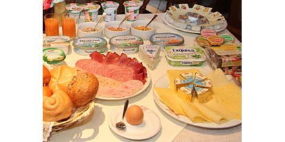 Pensionen - Kematen in Tirol - Frühstücksbuffet - nahrhaft und gut - Haus Sarah