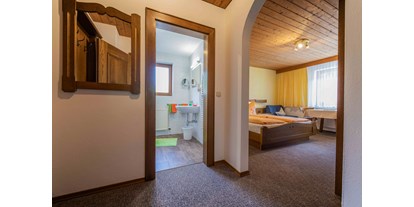 Pensionen - Skiverleih - Seefeld in Tirol - große Zimmer mit Vorraum - Haus Sarah
