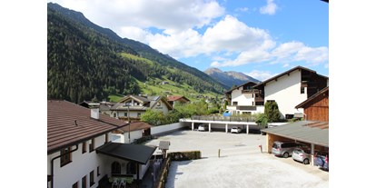 Pensionen - Frühstück: Frühstücksbuffet - Seefeld in Tirol - Apartment: Aussicht auf die Nockspitze - Haus Sarah