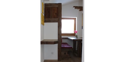 Pensionen - Kematen in Tirol - Apartment: gemütliche Sitzecke - Haus Sarah