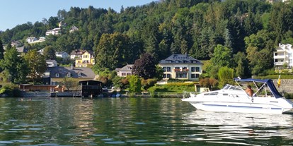 Pensionen - Umgebungsschwerpunkt: See - Hermagor - Villa Margarethe mit privaten Badestrand (links im Bild der Strand) - Villa Margarethe
