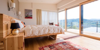 Pensionen - Balkon - Kraig - Schlafzimmer Längsee-Suite. - Längseeleit´n