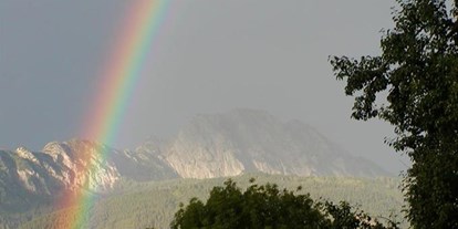 Pensionen - Umgebungsschwerpunkt: am Land - Tröpolach - Regenbogen über dem Drautal. - Waldpension Ranner
