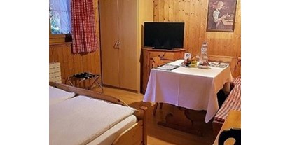 Pensionen - weitere Verpflegungsmöglichkeiten: Abendessen - Berner Oberland - Das kleine Doppelzimmer im Nebenhaus - Chalet-Gafri BnB - Frühstückspension mit Top-Service auch jetzt in dieser Zeit.