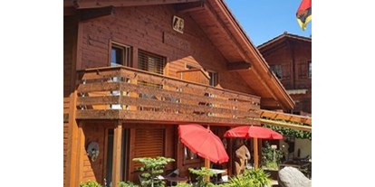 Pensionen - Restaurant - Schweiz - Aussenansicht im Sommer - Chalet-Gafri BnB - Frühstückspension mit Top-Service auch jetzt in dieser Zeit.