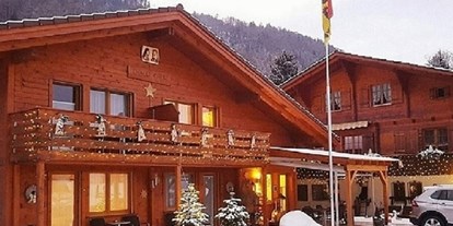 Pensionen - Umgebungsschwerpunkt: See - Schweiz - Winter Aussenansicht - Chalet-Gafri BnB - Frühstückspension mit Top-Service auch jetzt in dieser Zeit.