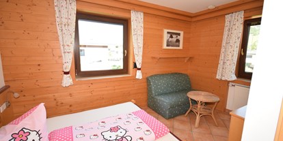 Pensionen - Garten - Aurach bei Kitzbühel - Familien Appartament mit zwei getrente Schlafzimmern für 4 Persone - 2. Schlafzimmer - Golf & Ski Chalet****