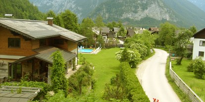Pensionen - Pool - Salzkammergut - Balkonblick - Gasthof Hirlatz