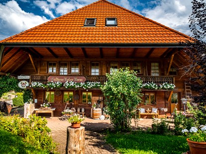 Pensionen - Oberried (Landkreis Breisgau-Hochschwarzwald) - Unser 300 Jahre altes, sanft renoviertes Schwarzwaldhaus begrüßt Sie zu Ihrem erholsamen Urlaub - Gästehaus HolzerKreuz