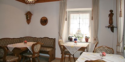 Pensionen - Frühstück: serviertes Frühstück - Löffingen - Frühstücksraum im Erdgeschoss - Pension Bader