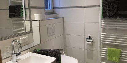 Pensionen - Umgebungsschwerpunkt: am Land - Löffingen - Badezimmer im DZ "Schwarzwald" - Pension Bader