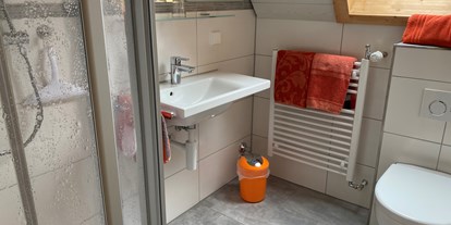 Pensionen - Umgebungsschwerpunkt: See - Löffingen - Badezimmer im DZ "Gauchachschlucht"
 - Pension Bader