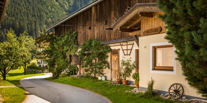 Pensionen - Art der Pension: Ferienwohnung - Zellberg - Einfahrt - Obertrattenbachhof