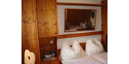 Pensionen - barrierefreie Zimmer - Mühlviertel -  Familien - Nest    Dreibettzimmer mit Miniküche, Kinderbett möglich - Donautraum-Blick  Bio -  Eselgut