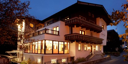 Pensionen - Art der Pension: Urlaubspension - Kitzbühel - Außenansicht Abend - Haus Dschulnigg