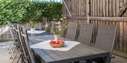 Pensionen - Garten - Ansfelden - Schattige Terrasse zum Wohlfühlen - Bauernhof Webinger