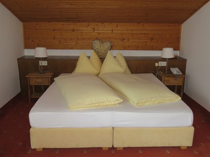 Pensionen - Sauna - Salzburg - Doppelzimmer mit Sitzecke - Sportpension Thayer