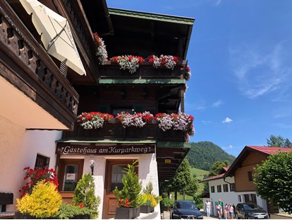 Pensionen - Wanderweg - St. Johann in Tirol - EINGANG - Gästehaus am Kurparkweg