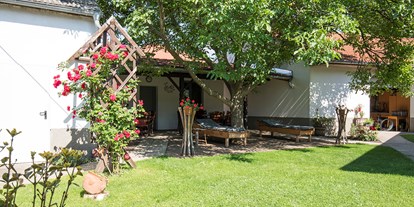 Pensionen - Radweg - Burgenland - Naturbeschattung im Garten - Gästehaus & Weingut Markus Tschida