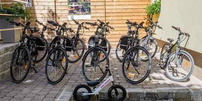 Pensionen - Garten - Tadten - Fahrradverleih direkt in der Pension - Pension Kral bike & wine