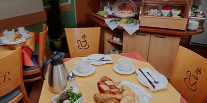 Pensionen - Frühstück: Frühstücksbuffet - Pfaffstätten - Frühstücksraum - Frühstückspension Kasper