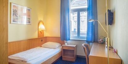 Pensionen - WLAN - Orth an der Donau - Einbettzimmer mit Dusche, WC, digitalem Kabel-TV und Minibar - Hotel-Pension Wild