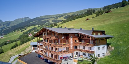 Pensionen - Balkon - Pinzgau - Außenansicht Appartementhaus Mei.Berg - Mei.Berg