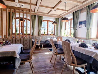 Pensionen - weitere Verpflegungsmöglichkeiten: Abendessen - Stube im Alpengasthof Hohe Burg - Alpengasthof Hohe Burg