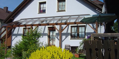 Pensionen - Wanderweg - Pierbach (Pierbach, Sankt Thomas am Blasenstein) - Terrasse und Garten - Haus Linda