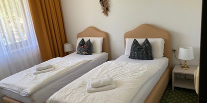 Pensionen - Hunde: auf Anfrage - Wiener Alpen - Doppelzimmer mit Einzelbetten - Dorfpension Mariahilfberg