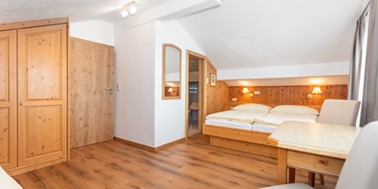Pensionen - Garage für Zweiräder - Piesendorf - Appartement 3 - Dreibettzimmer Mansarde - Apartments Salzburgerhof